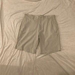 Mens Vineyard Vines performance breaker shorts.  Size 34.  Great condition.